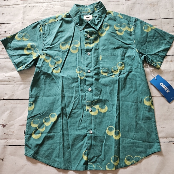 New Obey Men's Organic Cotton Short Sleeve Button Down Shirt Size Small - Picture 1 of 7